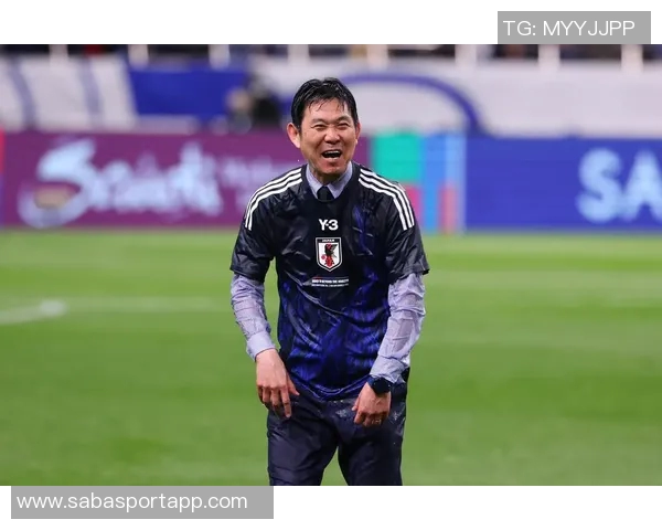 森保一赛后发布会长达47分钟向记者比心展现亲和力